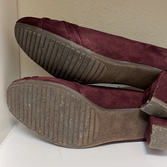Maroon size 10 chunky heels. - Picture 5 of 5